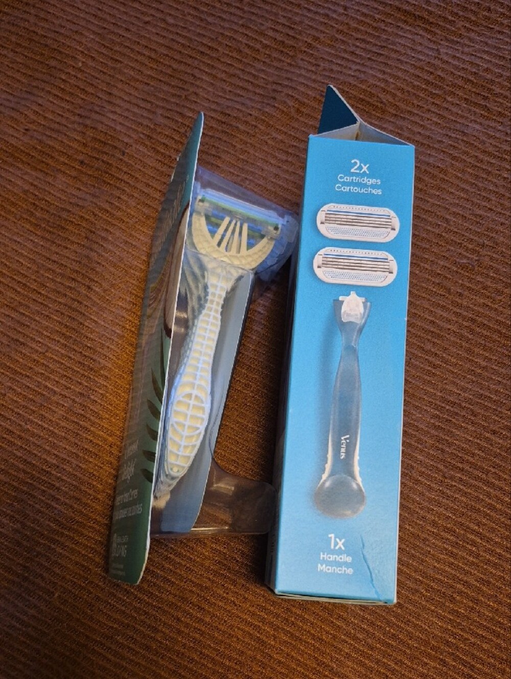 Coconut Delight Razors & Gillette Venus Razor - Picture 3 of 3